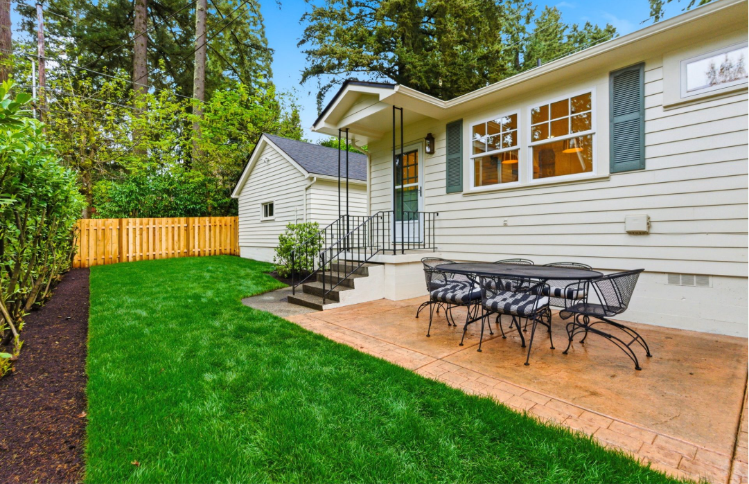 592 9th St, Lake Oswego